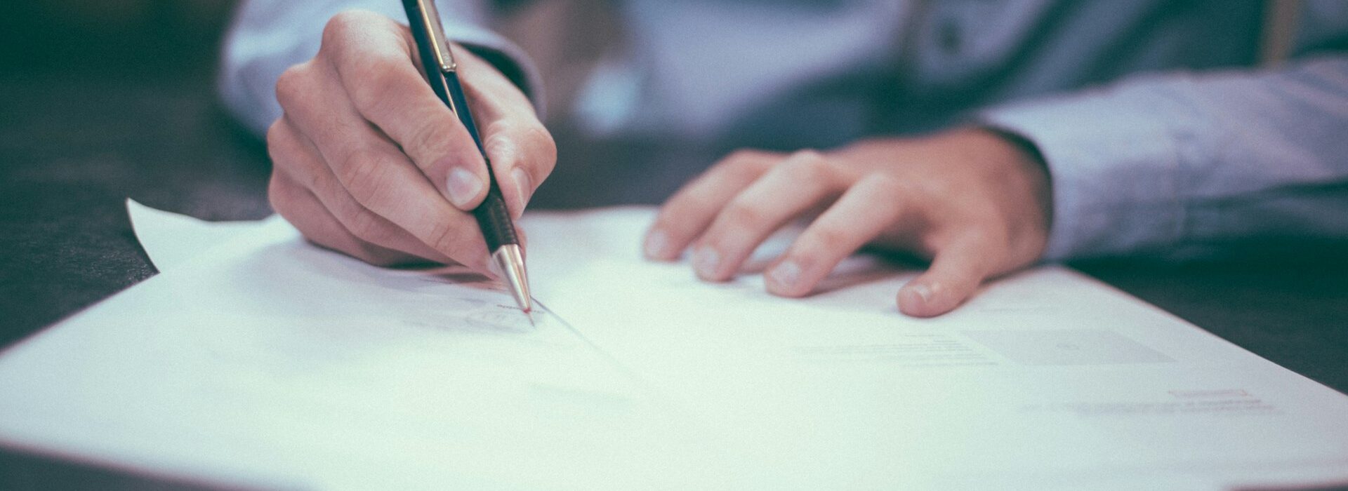 Assurance pour les métiers du chiffre et du droit — experts-comptables, avocats, notaires